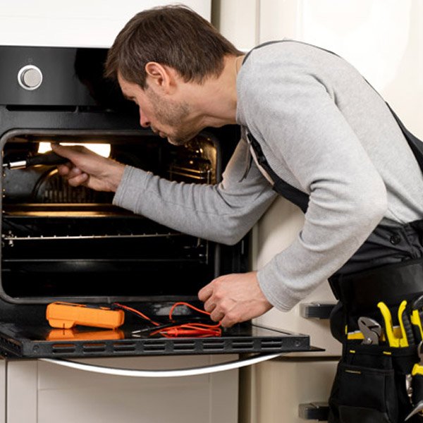 service maintenance worker repairing22